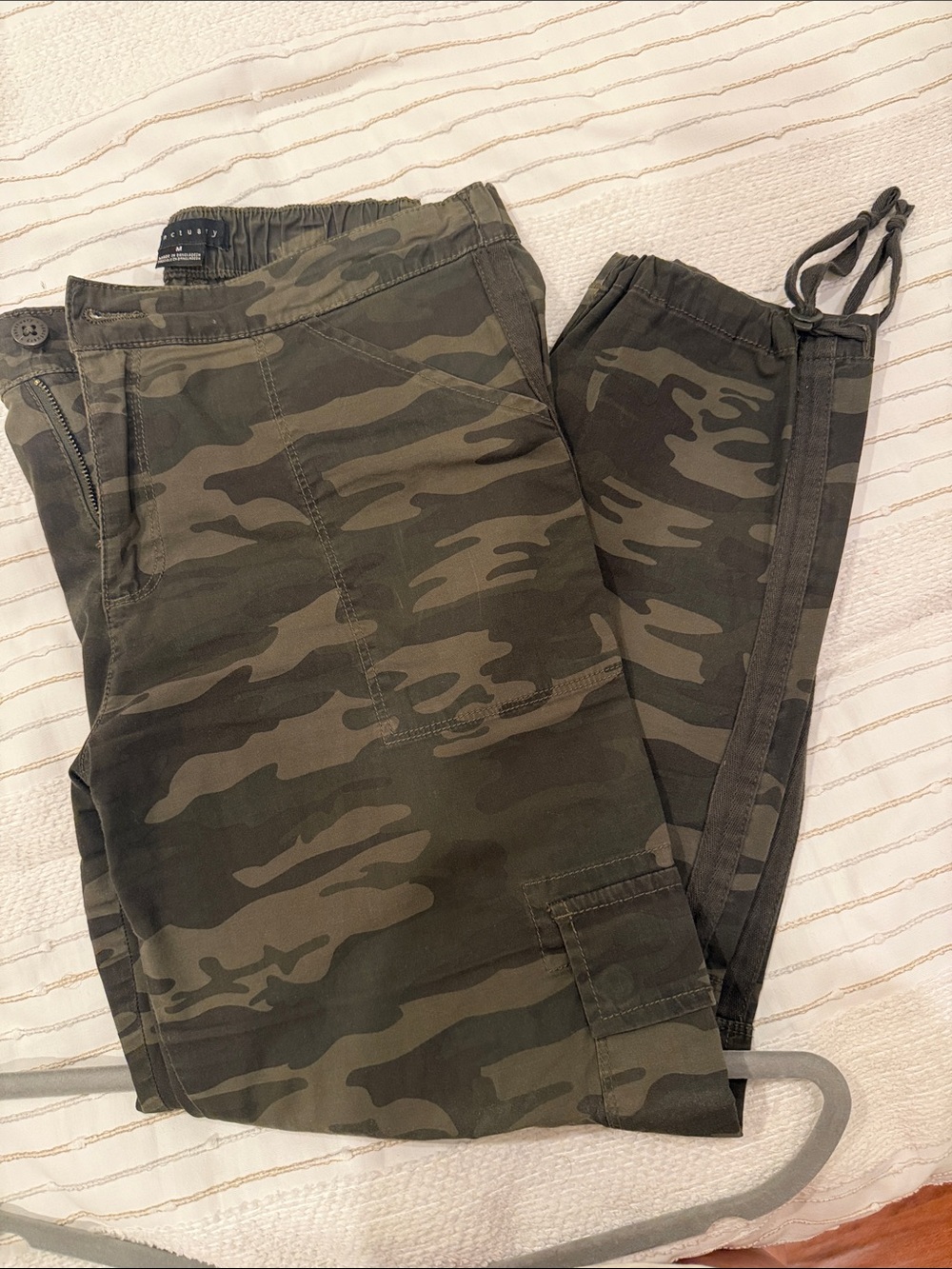 Women's Camouflage Cargo Jogger Pants - Olive Camo